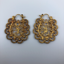 Load image into Gallery viewer, Oval filigree earrings