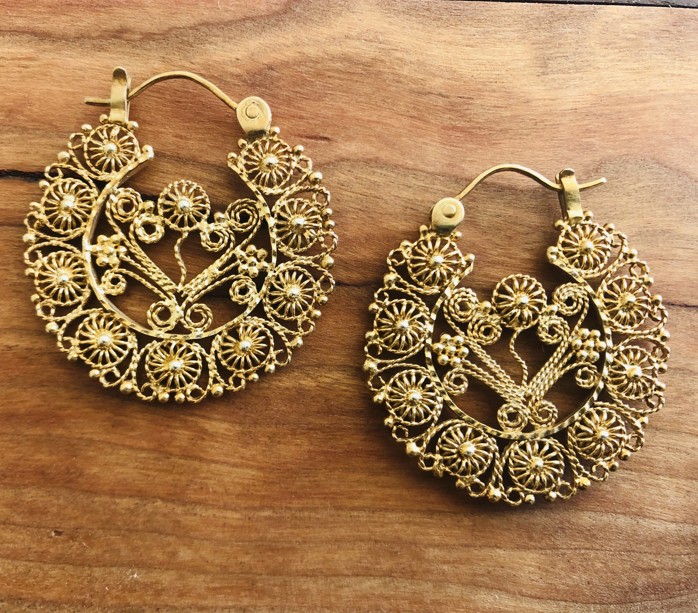 Round filigree earrings