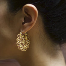 Load image into Gallery viewer, Oval filigree earrings